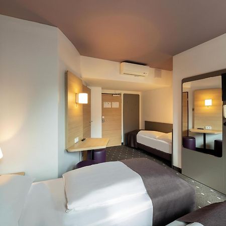 B&B Hotel Duesseldorf-Mitte Bagian luar foto