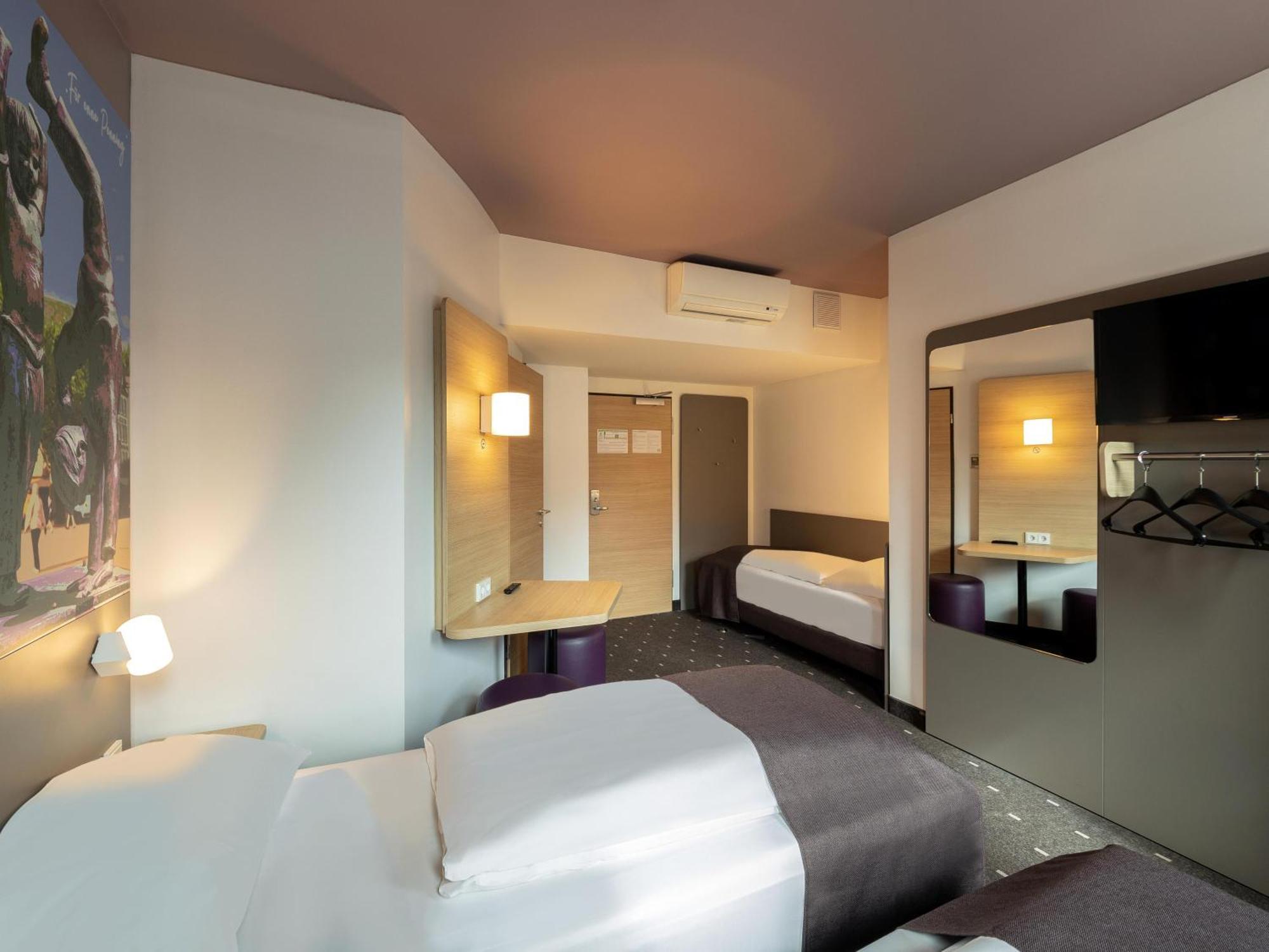 B&B Hotel Duesseldorf-Mitte Bagian luar foto