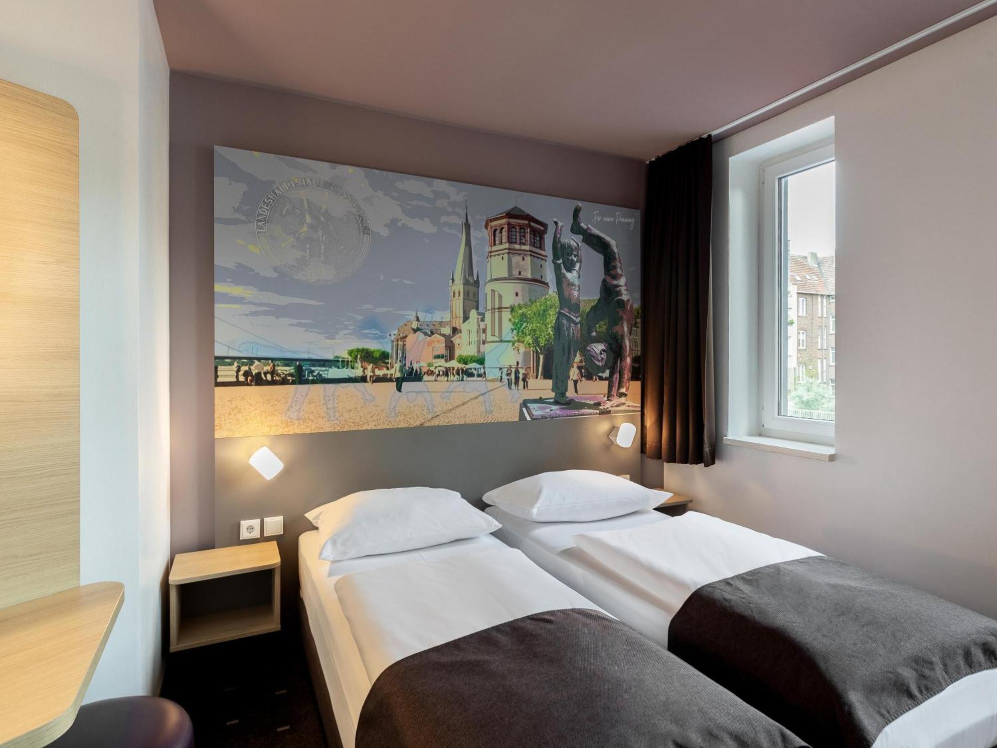 B&B Hotel Duesseldorf-Mitte Bagian luar foto