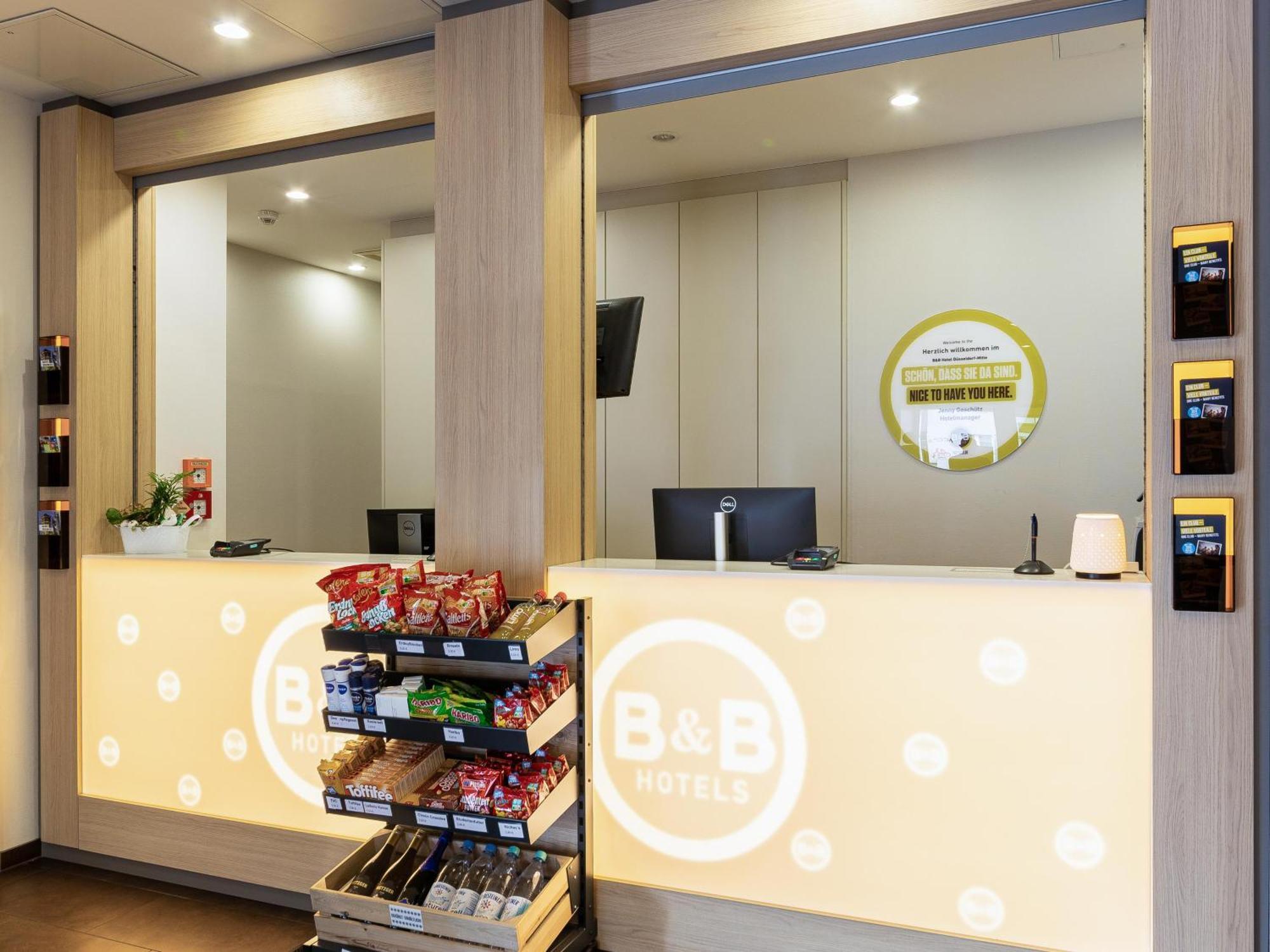 B&B Hotel Duesseldorf-Mitte Bagian luar foto