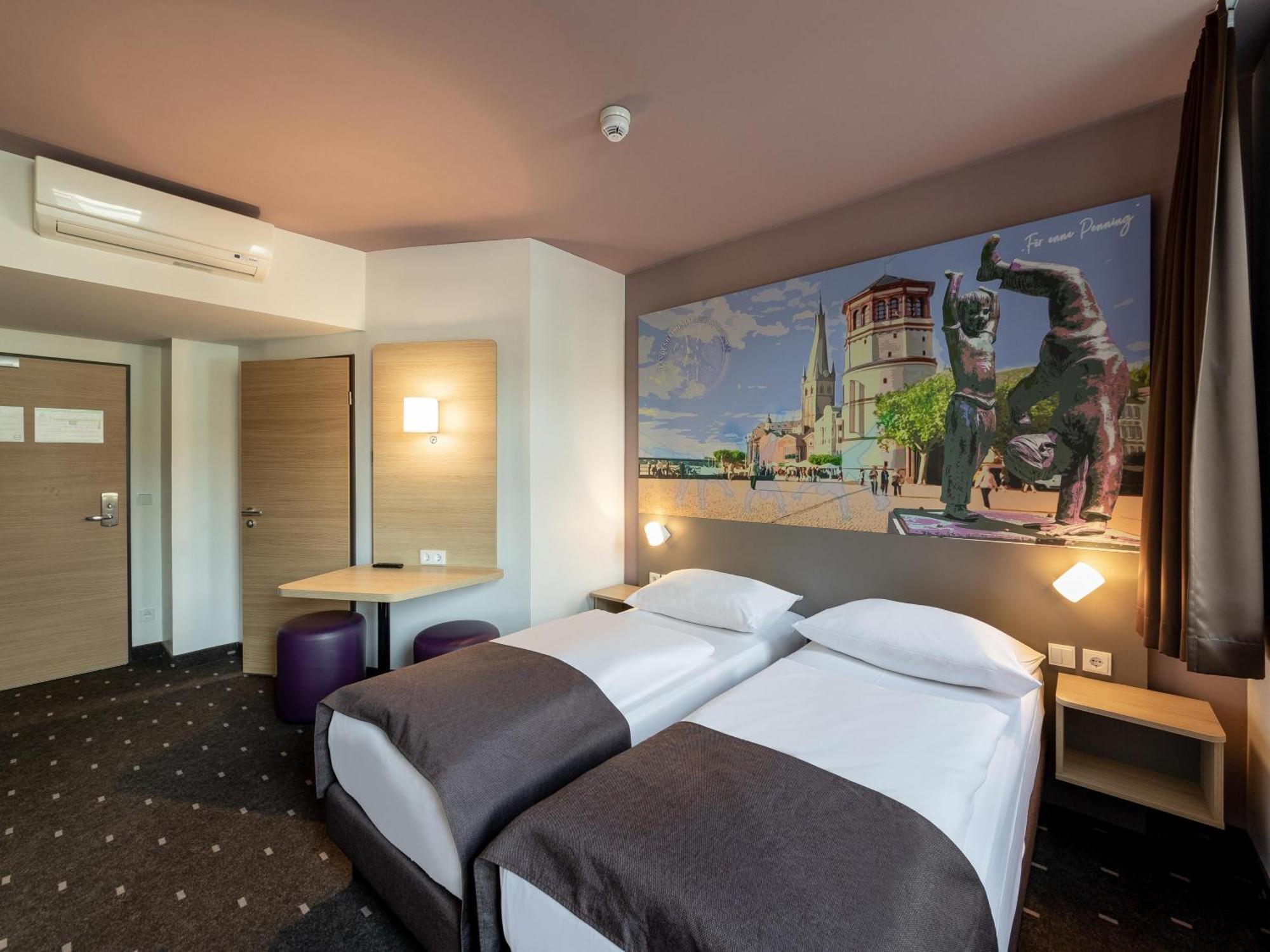 B&B Hotel Duesseldorf-Mitte Bagian luar foto