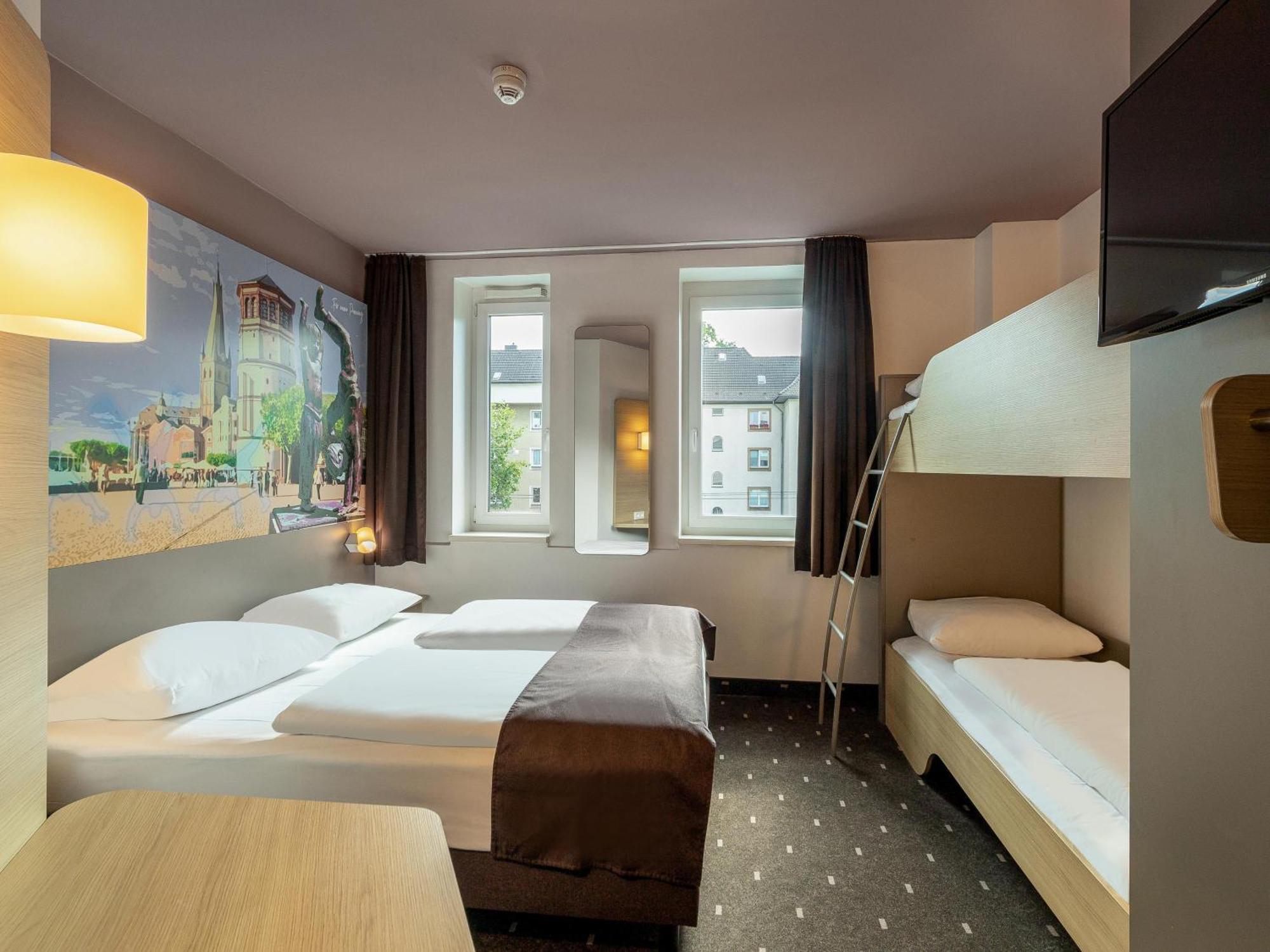B&B Hotel Duesseldorf-Mitte Bagian luar foto
