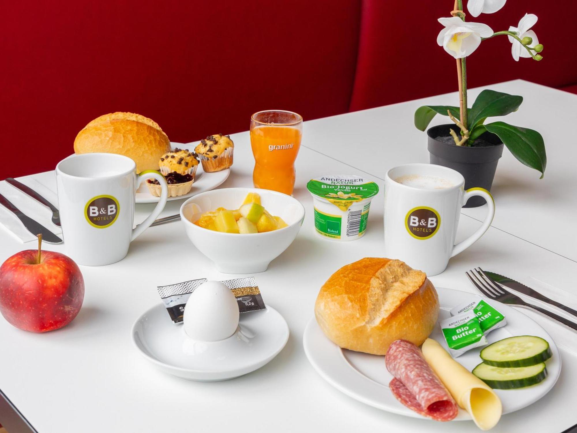 B&B Hotel Duesseldorf-Mitte Bagian luar foto