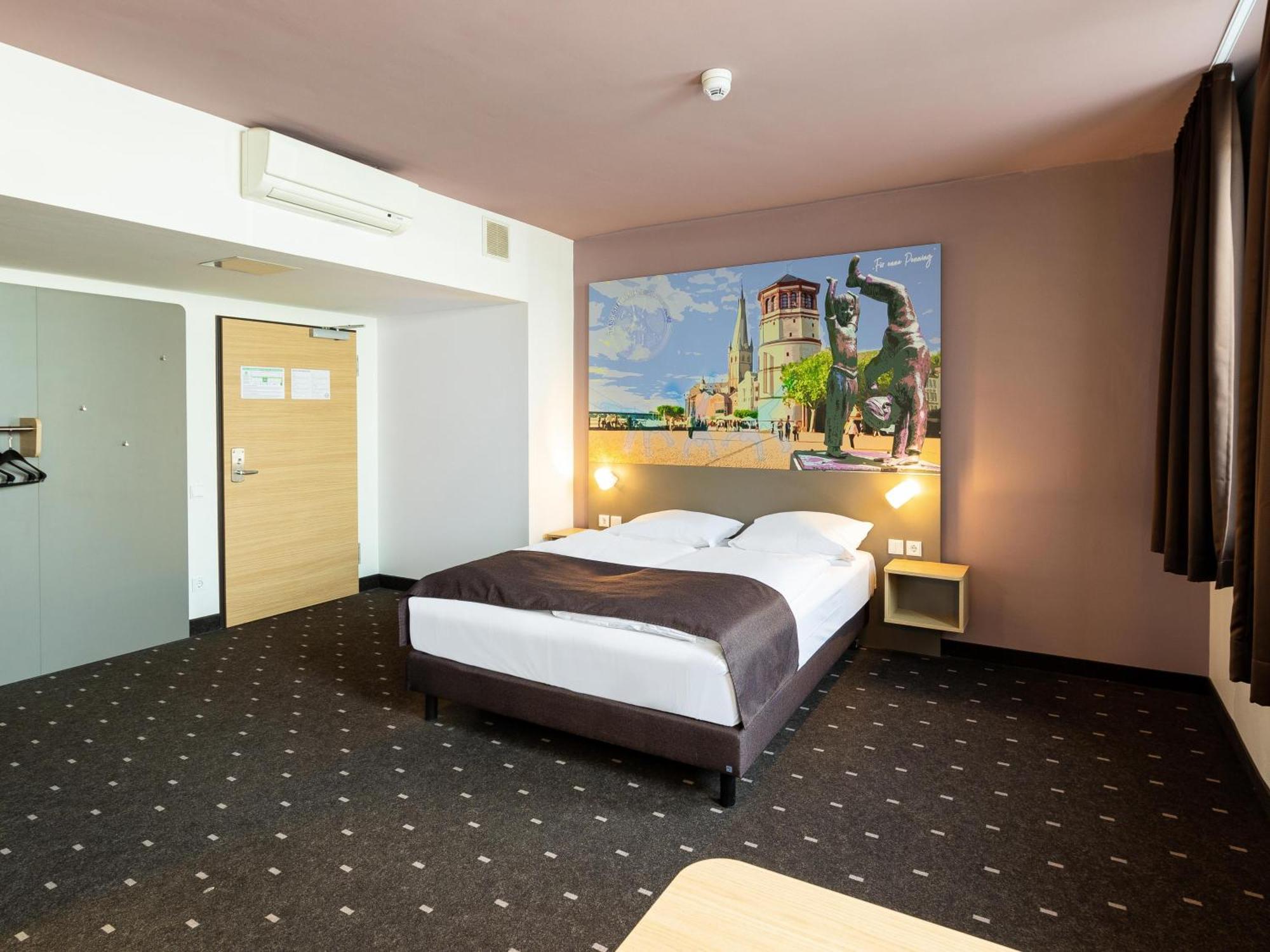B&B Hotel Duesseldorf-Mitte Bagian luar foto