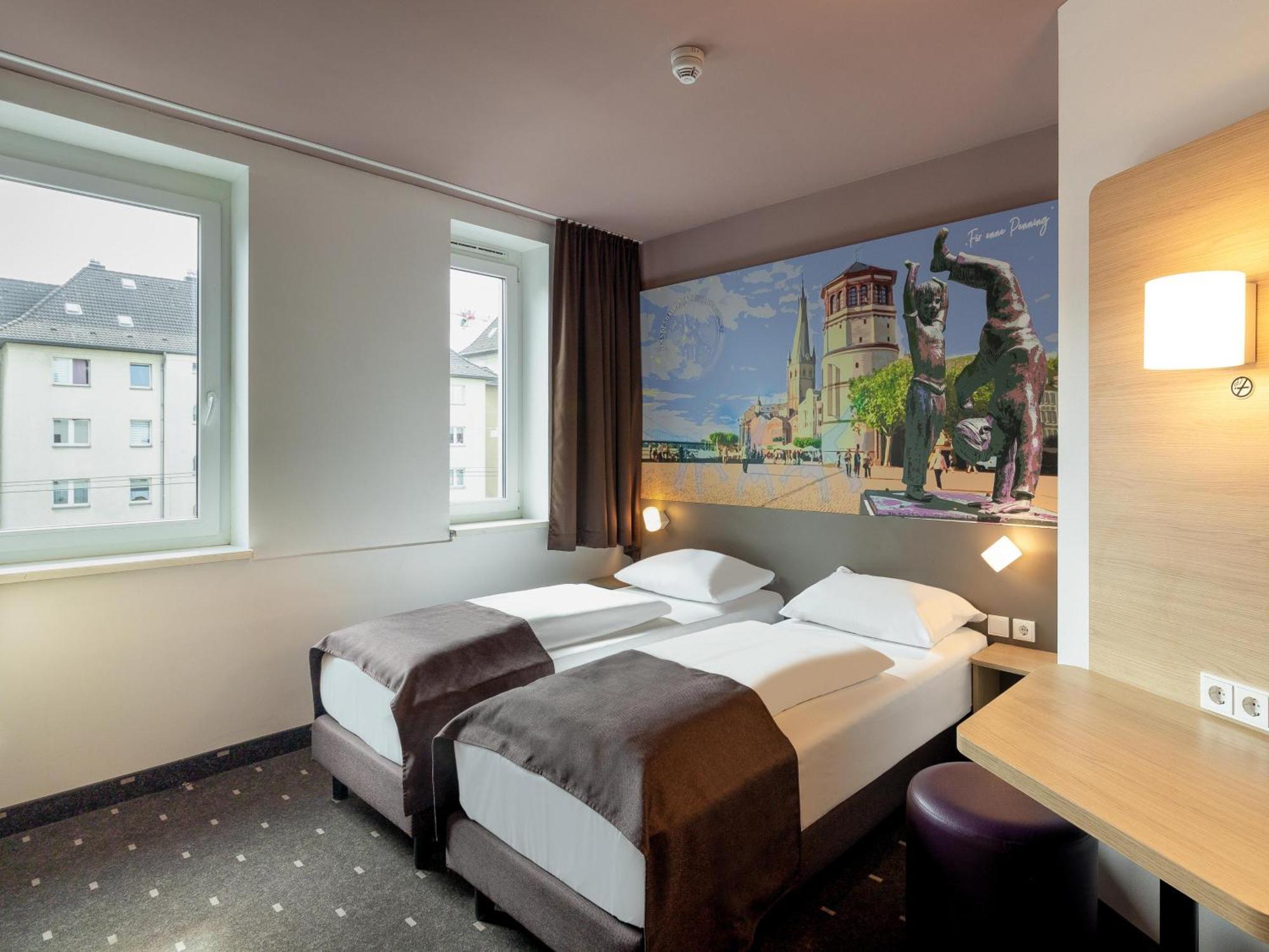 B&B Hotel Duesseldorf-Mitte Bagian luar foto