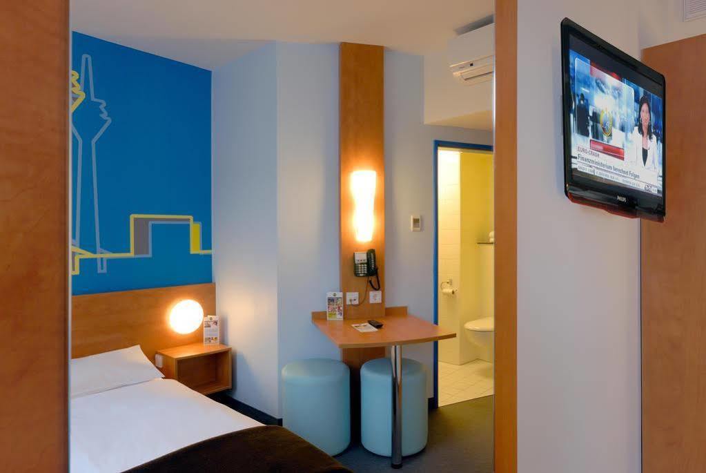 B&B Hotel Duesseldorf-Mitte Bagian luar foto