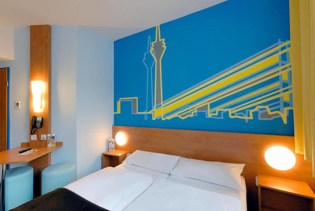 B&B Hotel Duesseldorf-Mitte Bagian luar foto
