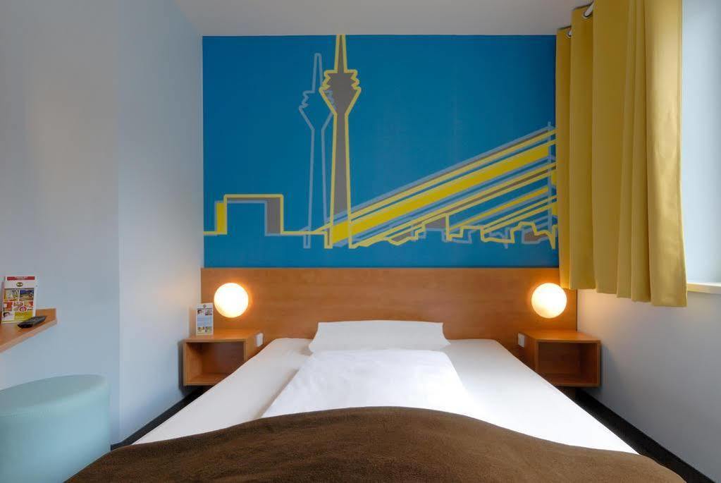 B&B Hotel Duesseldorf-Mitte Bagian luar foto