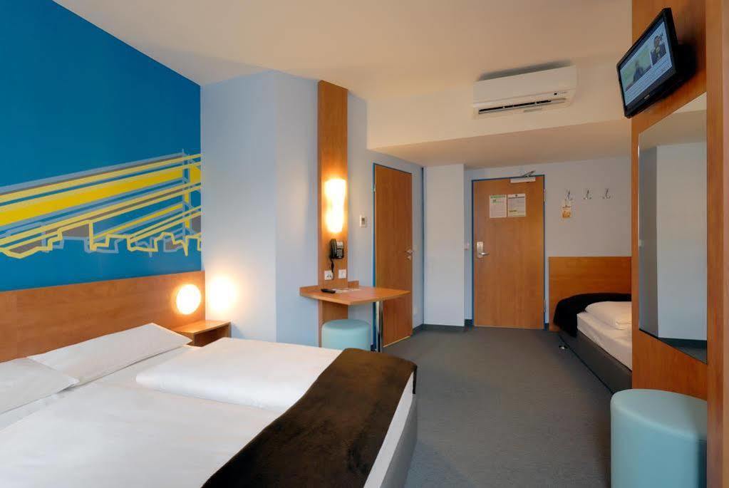 B&B Hotel Duesseldorf-Mitte Bagian luar foto